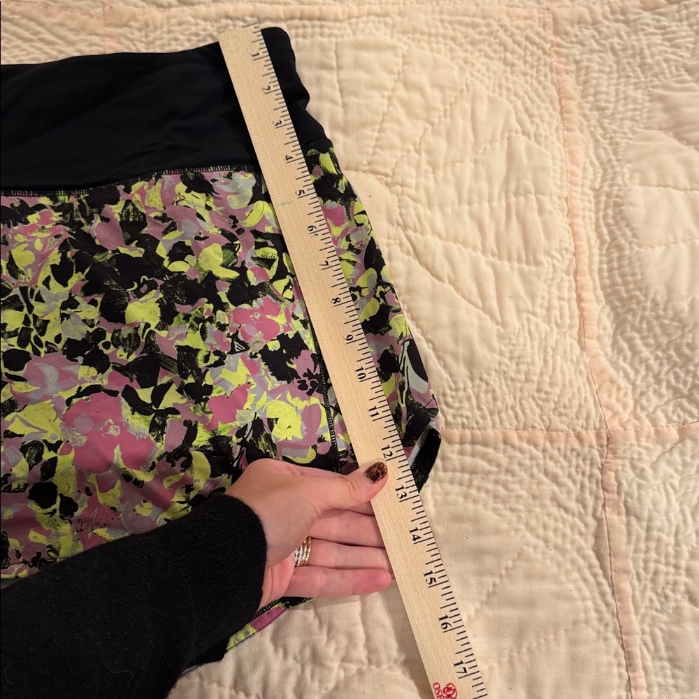 Lululemon Abstract Pattern Shorts - image 6